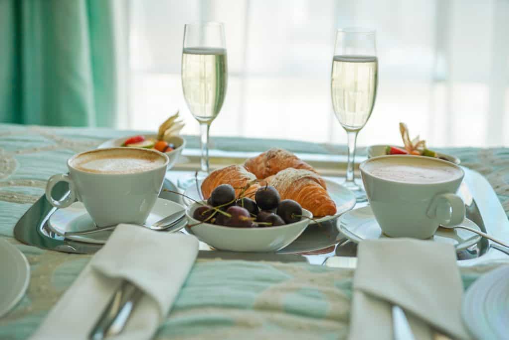 How to propose on a plane - how propose at breakfast